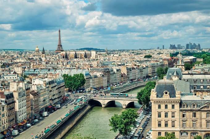 Paris Romantic Escape Tour Package – 5 Days / 4 Nights